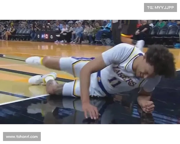 NBA _ 脚踝变形重伤,艾维腾飞之年却遭意外重创 NBA _ 脚踝变形重伤,艾维腾飞之年却遭意外重创